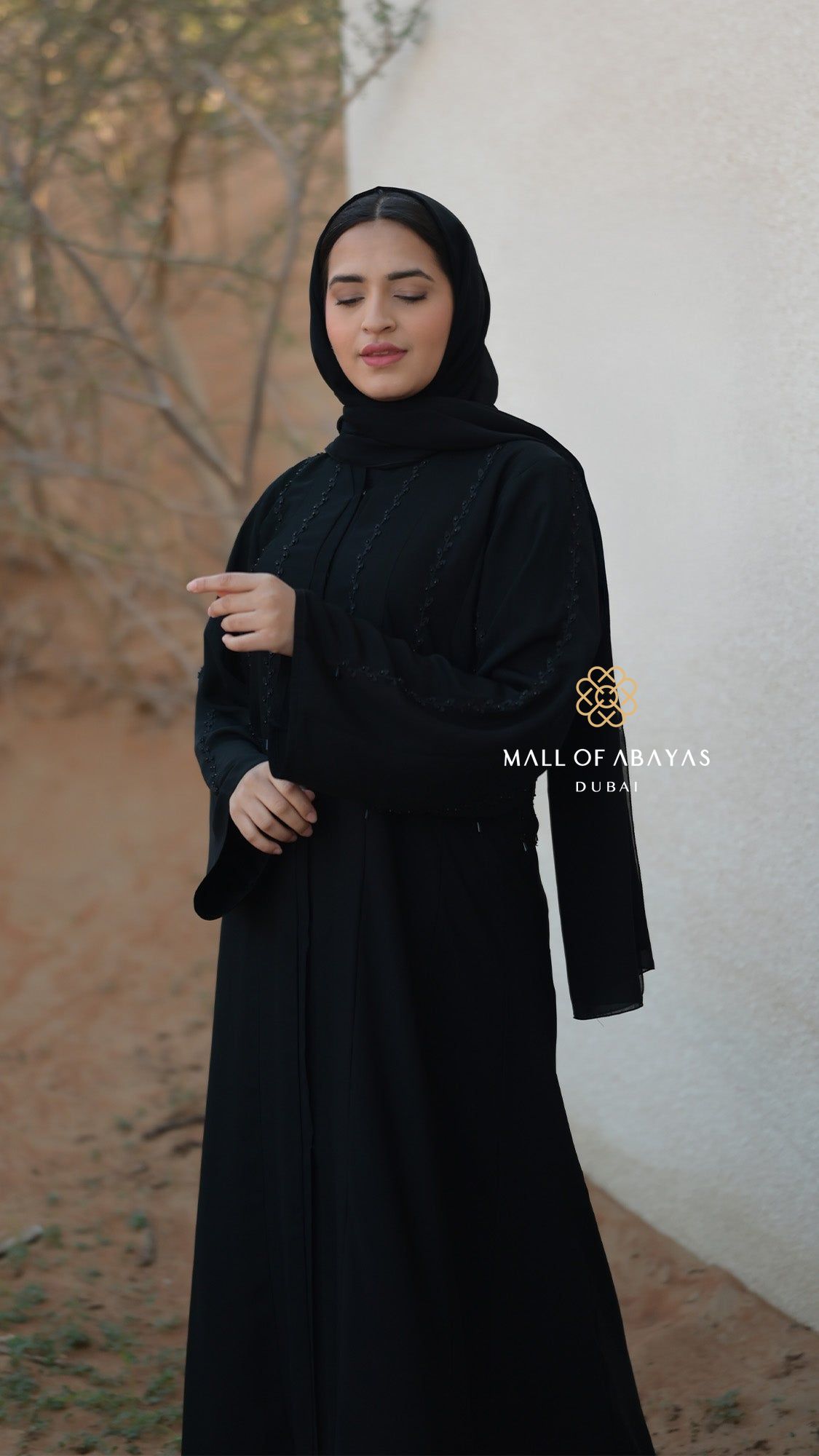 Black Embroidered Abaya - 092633