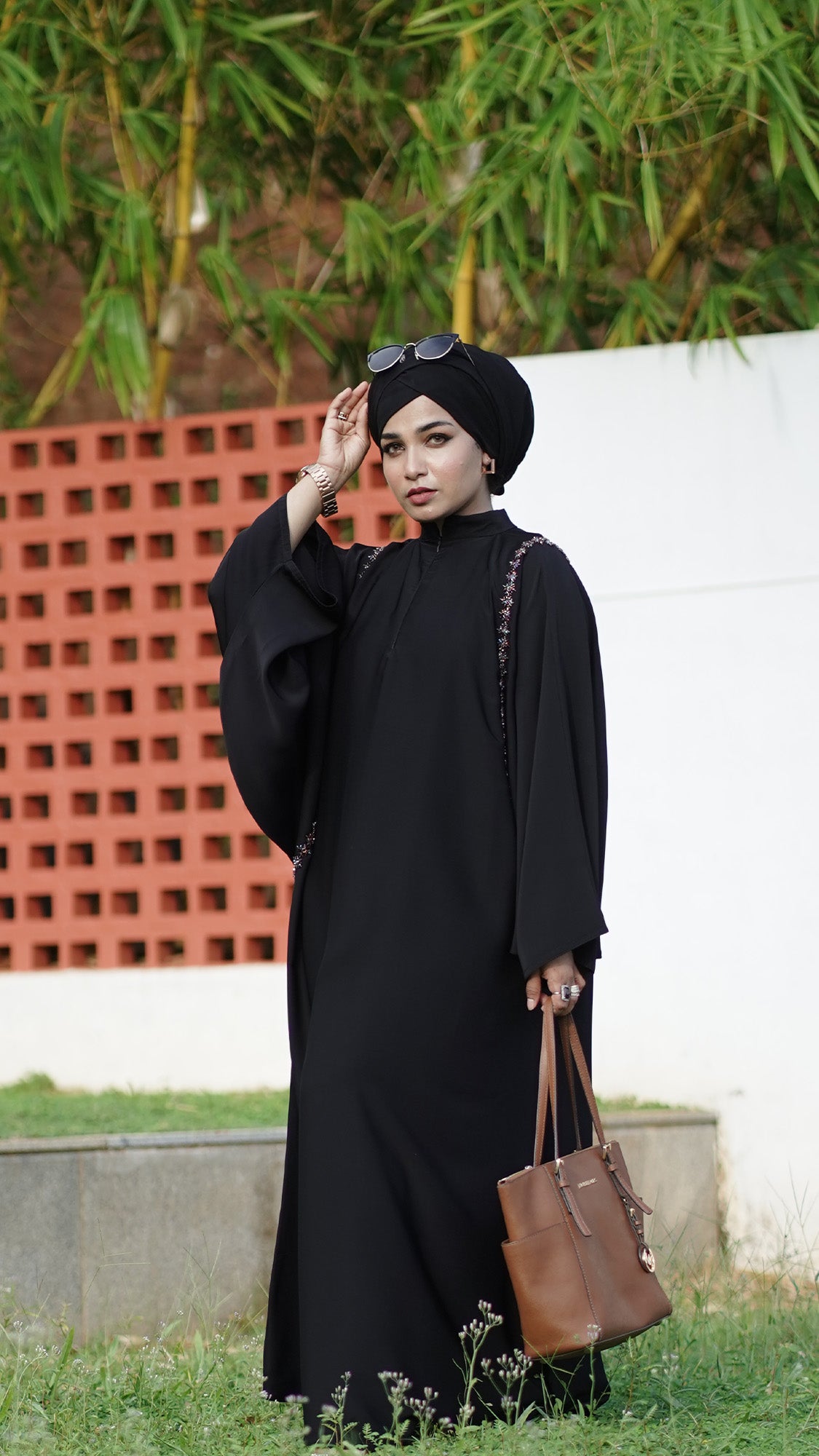Black Embellished Statement Abaya - 0926109