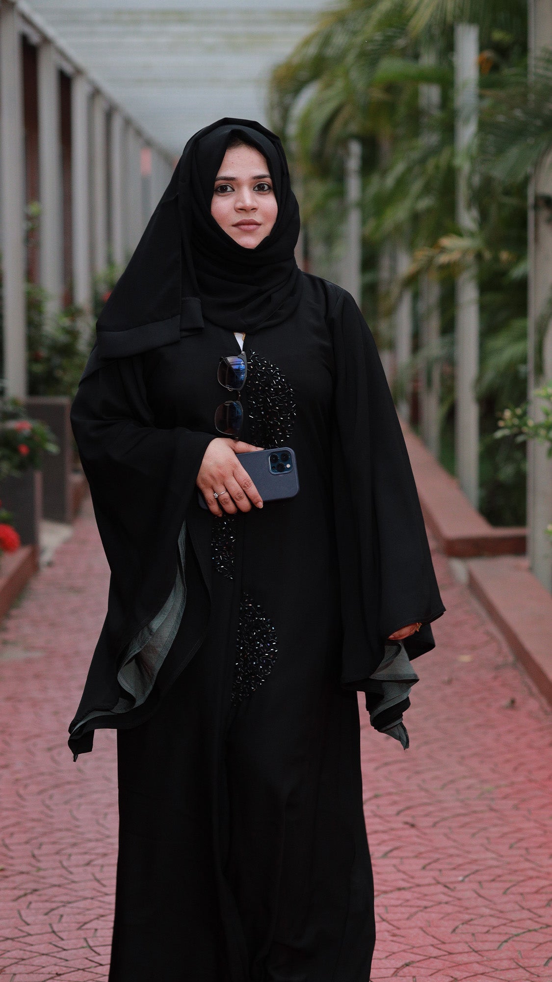 Black Embellished Layered-Sleeve Abaya - 092661